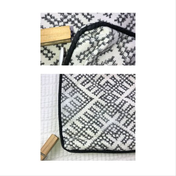 Roberta Roller Rabbit 100% Cotton Square Pillow Case Cover 21x22 Zip Black White - Picture 10 of 10